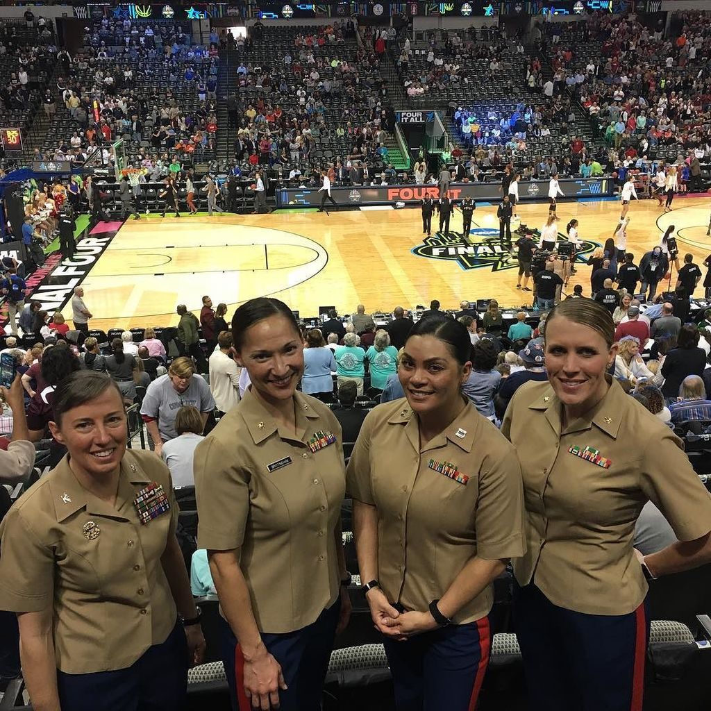 FigureProChrisB's tweet photo. #Wfinalfour 🏀 #USMCleadership https://t.co/xObKeKk6zd https://t.co/rS2M6bBfJG