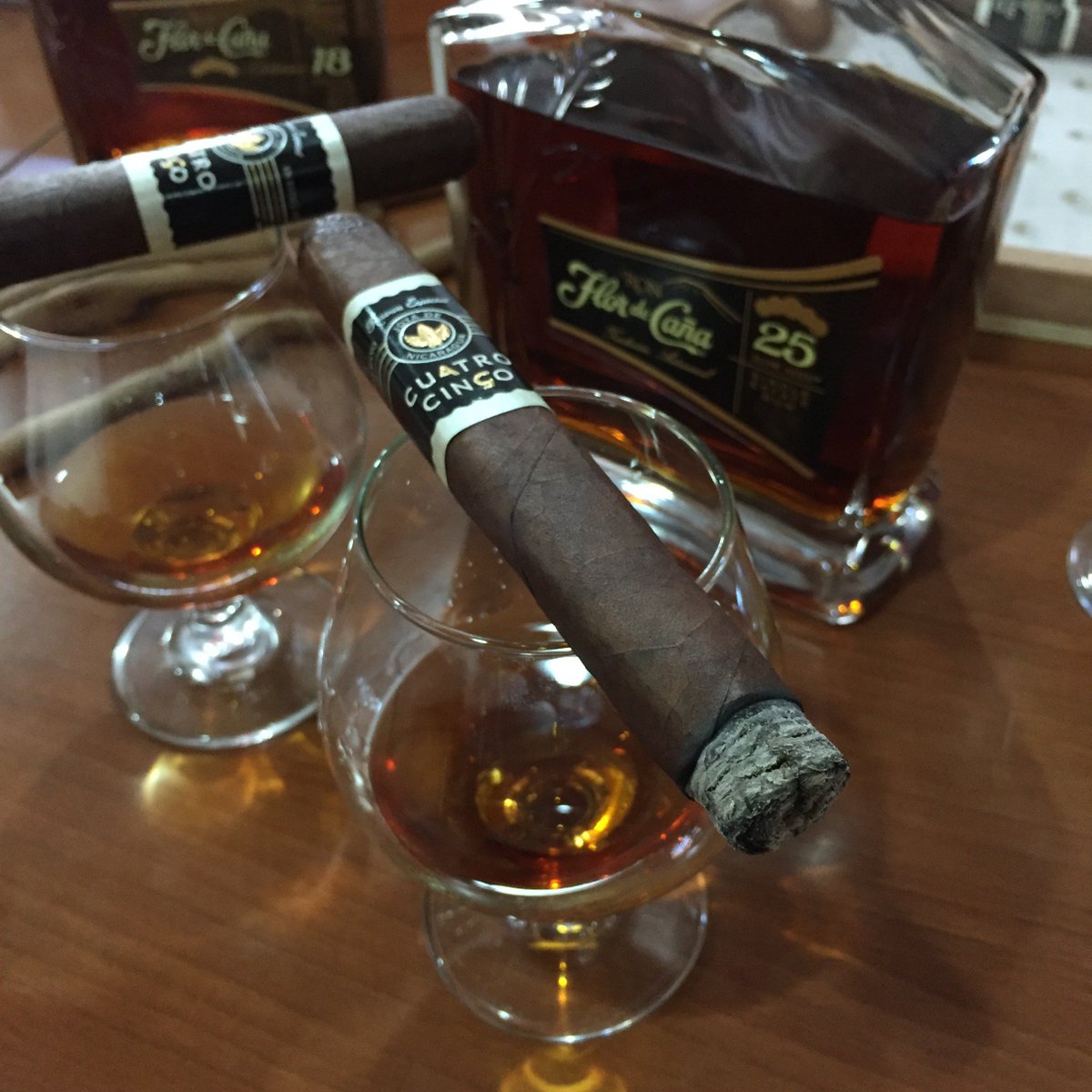 joyacigars's tweet photo. Starting the weekend right with a #SuperbMilestone! 💨🙌🏼 #CuatroCinco https://t.co/qtTSYcwJ8n