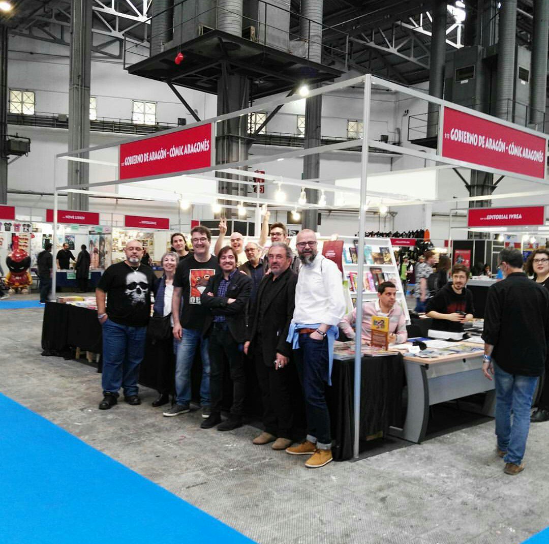 hombrepicaraza's tweet image. Pasándolo en grande en el #SalonComicBCN #tebeodepiña #CómicAragonés
