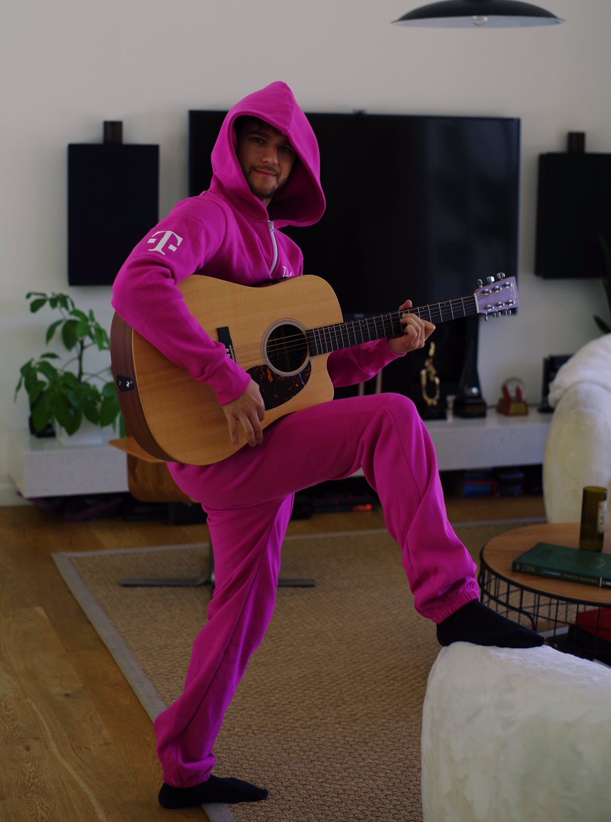 Zedd's tweet photo. Rocking my #TMobileONEsie. Thanks @JohnLegere @TMobile https://t.co/CsavSpIhJl
