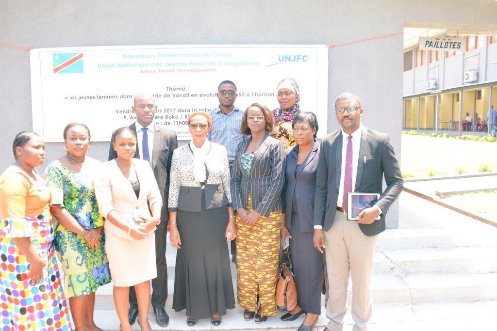 Unjfc_rdc's tweet photo. Les héroïnes dans l'ombre avec son excll mdm la v_ministre de santé ,le coord du @fnj et le coord du @cjvrdc_ @Muyumba @onufemmesRDC. https://t.co/G8P96eAUlG