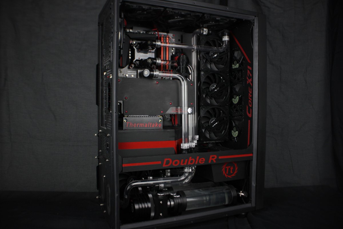 EZgunna82's tweet photo. Probably the last pics I take of Double R. Old girl bein stripped for upcoming #corep7 mod. I love this case. Learned watercooling in it.😢😫😥 https://t.co/LoI0pFikNg