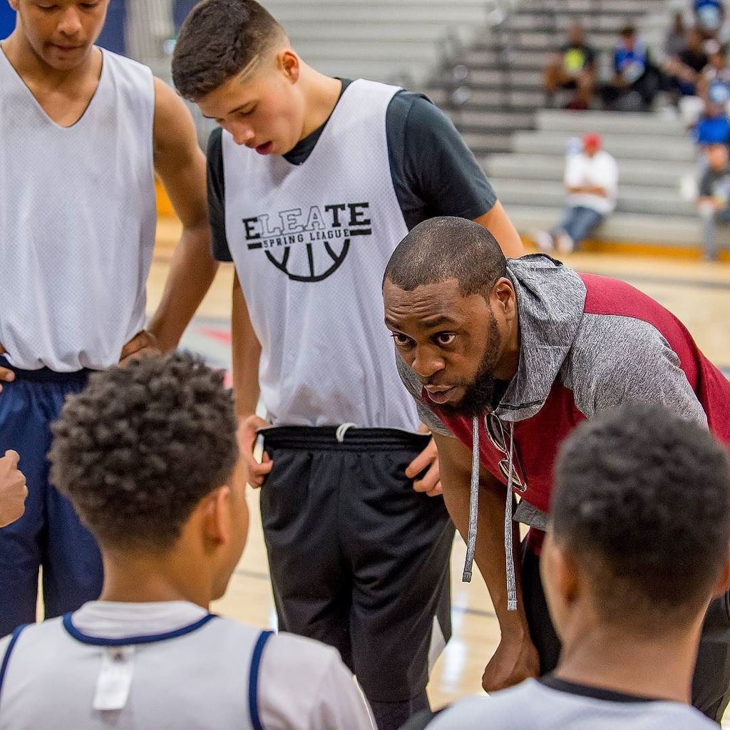 EleateSports's tweet photo. #EleateSpringLeague Action: Coaches Edition - #StrapStars ๐ Coach Marques Lea (@eleatemarquee)
.
.
#Eleate #JustHoop #EleateFamily #IE #Teaโฆ https://t.co/aWcxCVsYmY