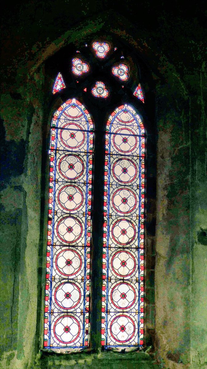 #StEdmundsRoch #stainedglass #History #Heritage #DiscoverChurches Open today 11-3pm @PrzemekDubis <a href="/stainedglassmus/">Stained Glass Museum</a> @sihbss @RochdaleToday