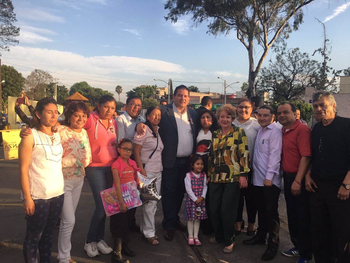 Acompaño al JD en @D_VCarranza <a href="/israelmorenori/">Israel Moreno Rivera</a> en el 36 Aniversario del Mercado Santa Juanita.