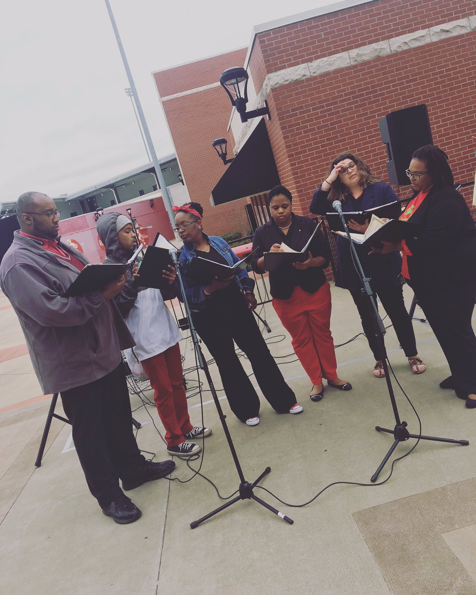 WKUEnactus's tweet photo. Thankful for who came out. #Bowlinggreennightmarket #wkuenactus https://t.co/7Edk0b92jj