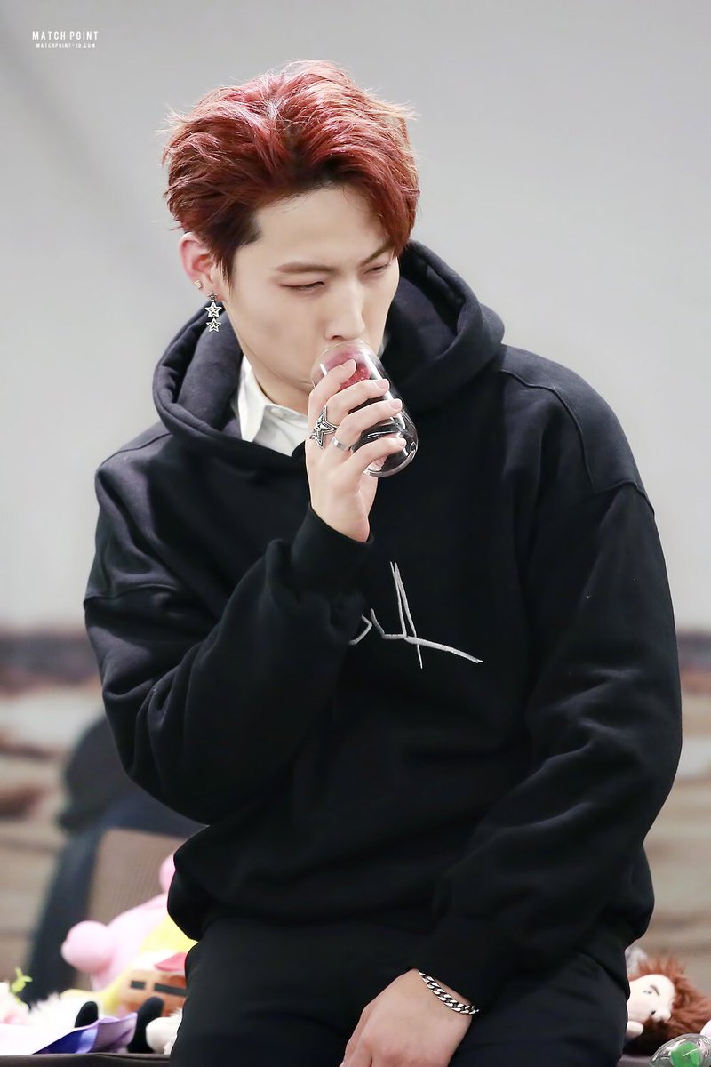 jaebumpics's tweet photo. HE IS TOTALLY A MEME, I LOVE HIM SO MUCH https://t.co/RU0IFoPPsr