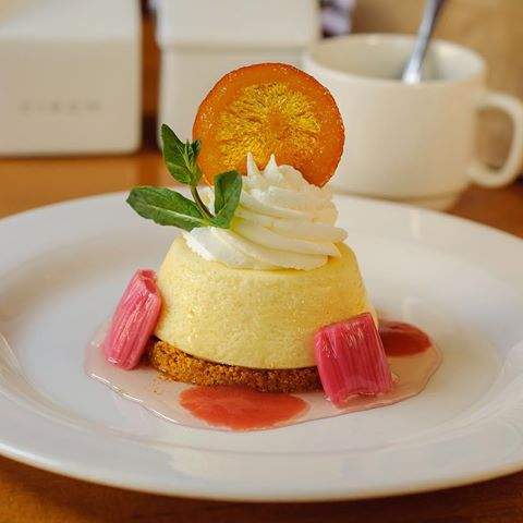 Chef_ChanLiem's tweet photo. Rhubarb Lemon Curd Cheesecake #de_metro_bakery @HiddenEuri @DP_BISTRO https://t.co/JscMCiBrPE