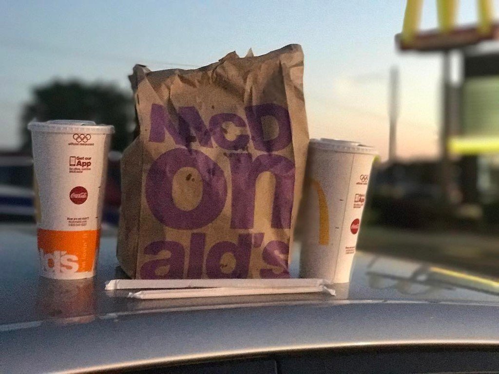 LifeofZay1's tweet photo. Picking up work dinner. #gfxlife #ccmlife https://t.co/zcKYbDP4Ae https://t.co/PIGukppC3N