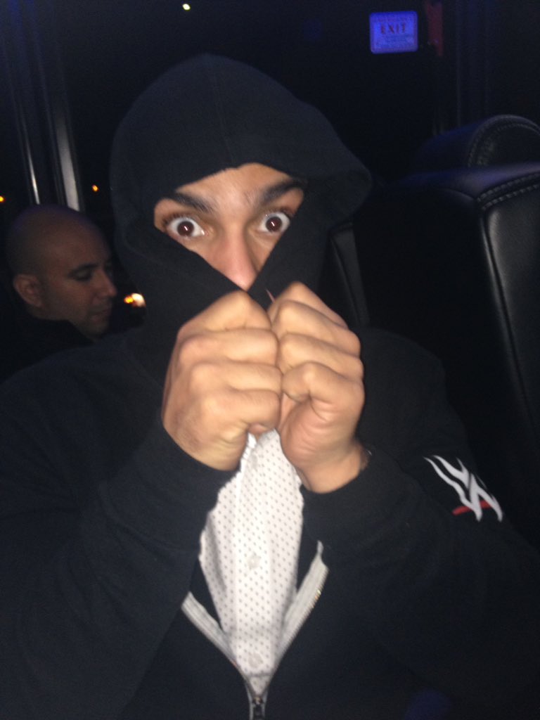 LuchadorLD's tweet photo. When you forget your mask, you improvise! https://t.co/fQwwyEPDAb