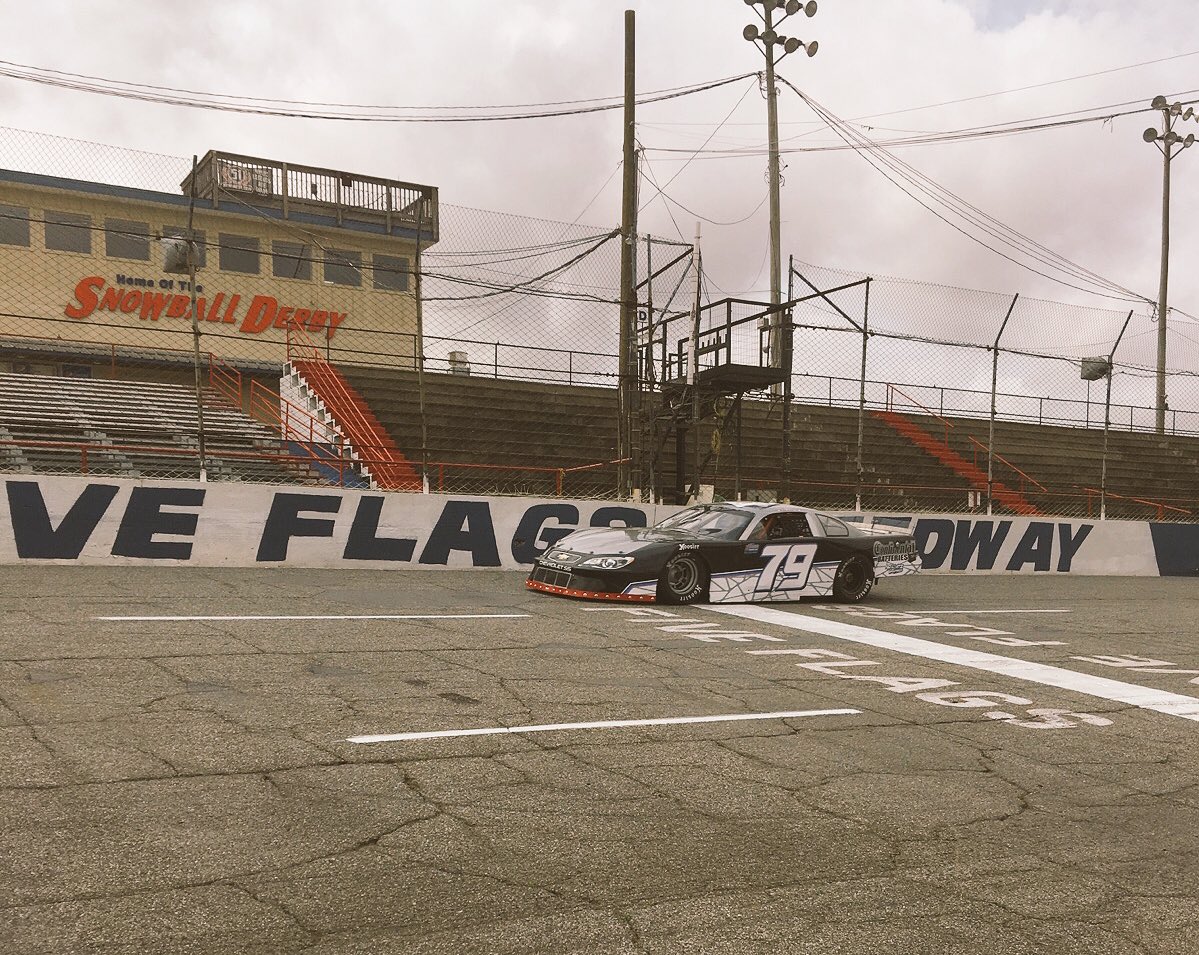 Michael79V's tweet photo. 100 laps ahead of us tonight let's make them all worth somethin' https://t.co/OKJOrHqLR9