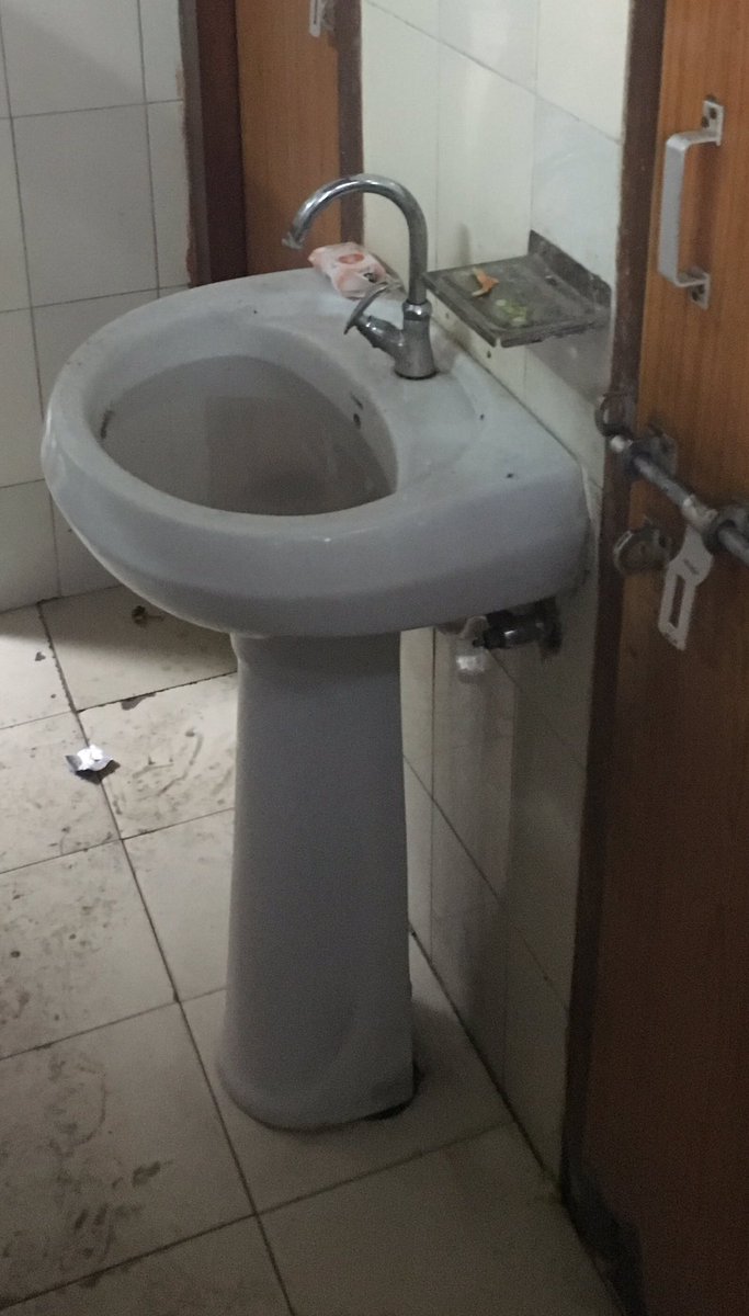 ksharma's tweet photo. @sureshpprabhu Sir, sad to see flooded lavatories and sink pretty much everytime I enter AC/1st class waiting room in SPN (Shahjahanpur UP) https://t.co/qEUZM3j5iw