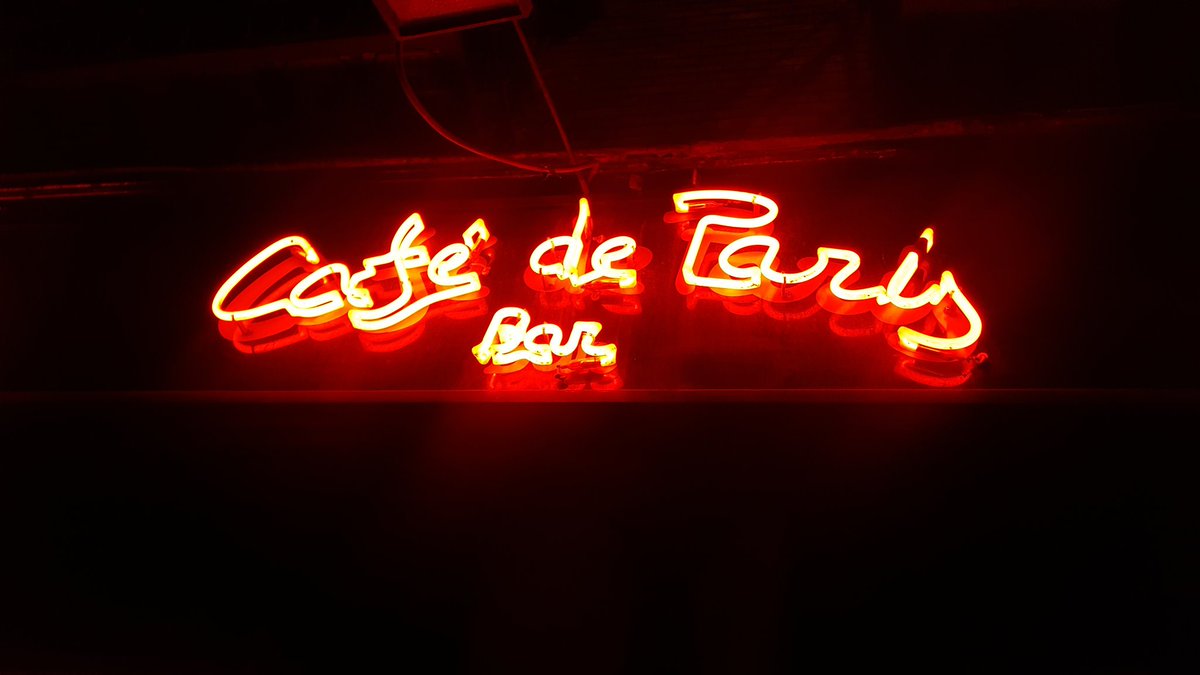 Cafe de paris en calle santa teresa NO puedes pagar con tarjeta, en pleno #Chueca  Madrid . #vergüenza . 2017