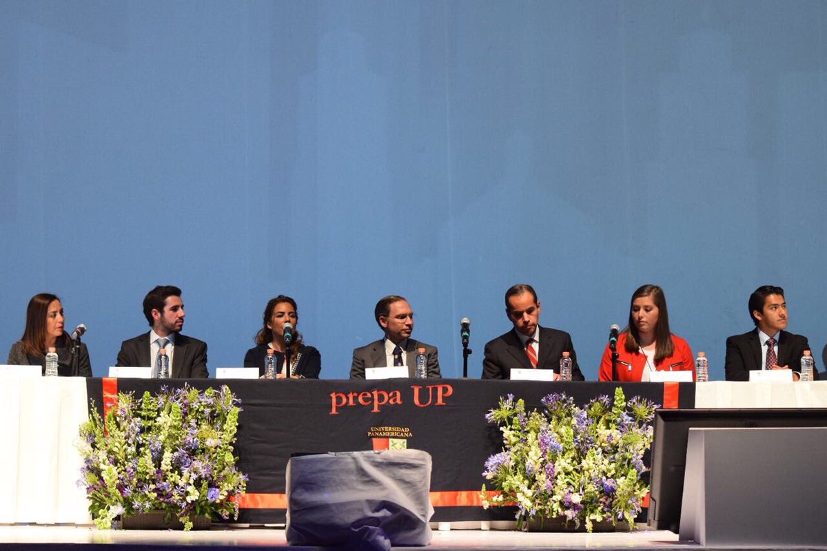 santiagogarcia0's tweet photo. Los jóvenes @prepa_UP y @PreparatoriaUP han logrado el milagro de la confianza y la colaboración, tan difícil en nuestro país @congreso_J12 https://t.co/ydma2lDig6