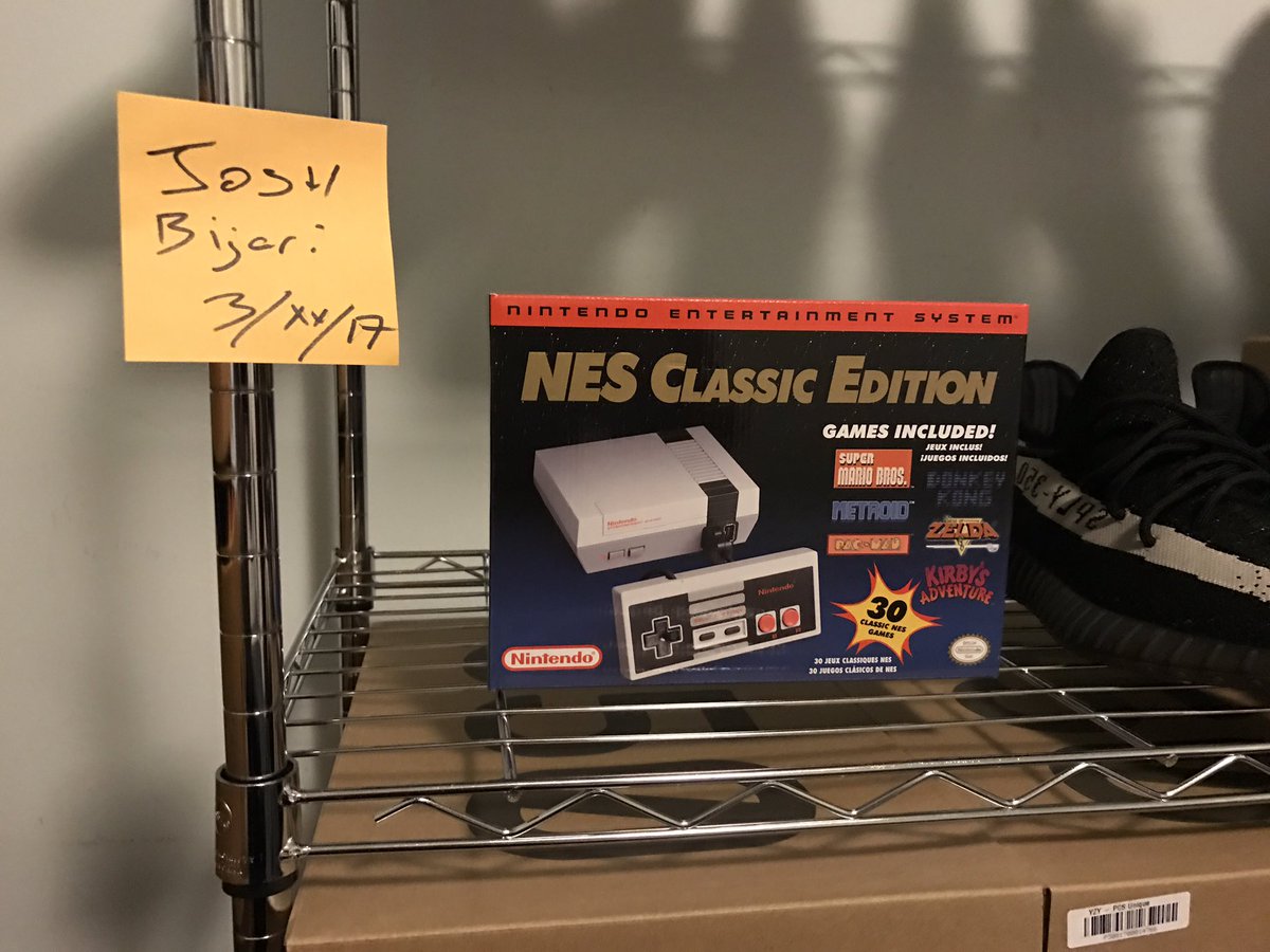 geejmasterflex's tweet image. Brand new in box $100 shipped gifted or add fees.