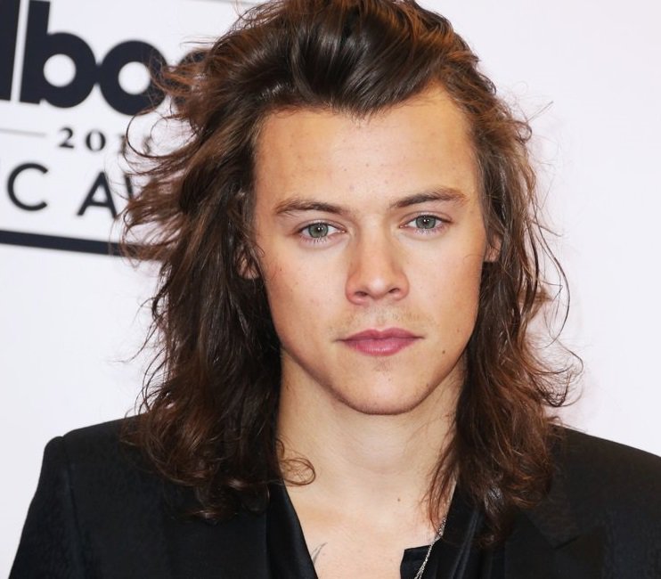 Harry Styles divulga capa de seu novo single! caixapop.com/2017/03/harry-…