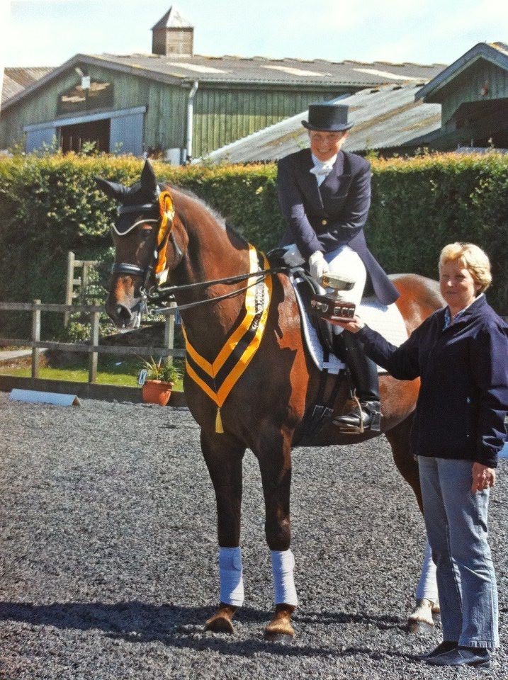 StanceEquine's tweet photo. For those of you who suffer from allergies, you will understand what Sophie went through with Biff https://t.co/Of4wNjQYkS #coconutforhorses https://t.co/PCa8YUJIeY