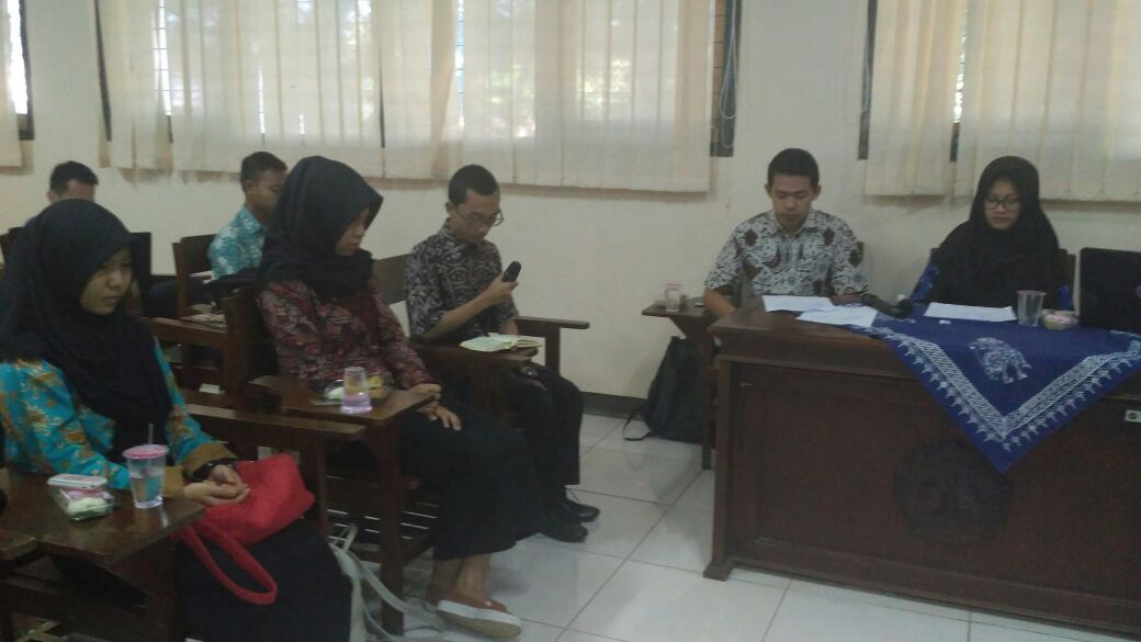 KIMEFEBUNNES's tweet photo. #InfoKIME
[Live Report]
Pembacaan Tilawah oleh saudara Verkhan Setiadi
#Kimeapsara
#feunnes
#febriliant https://t.co/ax7irkbGi8