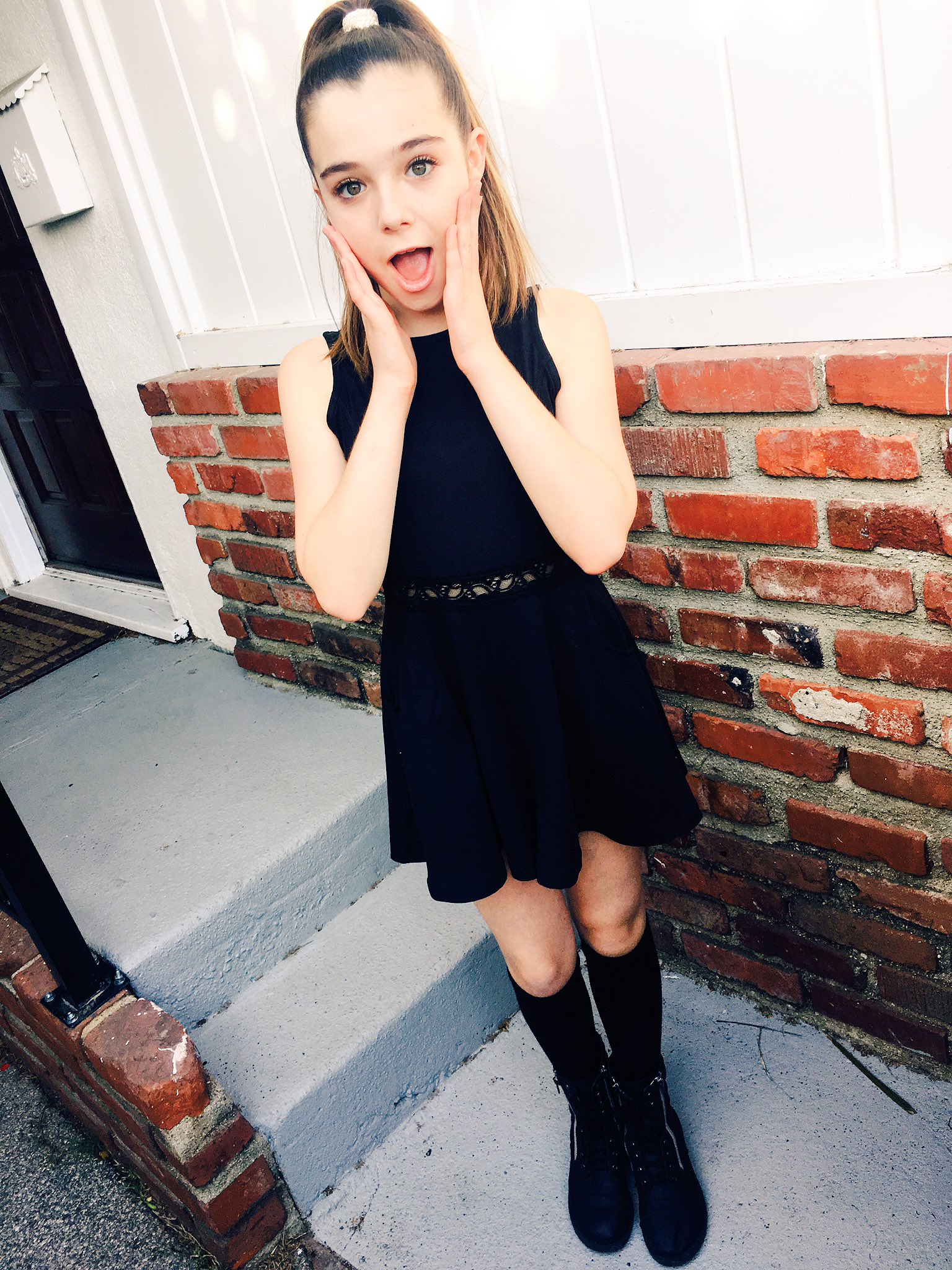 Alexa Nisenson on Twitter: "Happy Friday baybeezzzzz!!!…