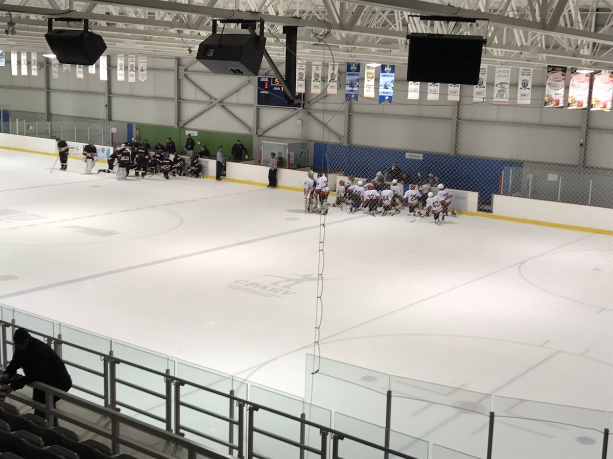 hockeylstl's tweet photo. 3-0 Vaudreuil sur Beauval après 2. Derniers ajustements pour cette 3e période #midgetbb #lslrégionaux https://t.co/IC0hpq7MSW