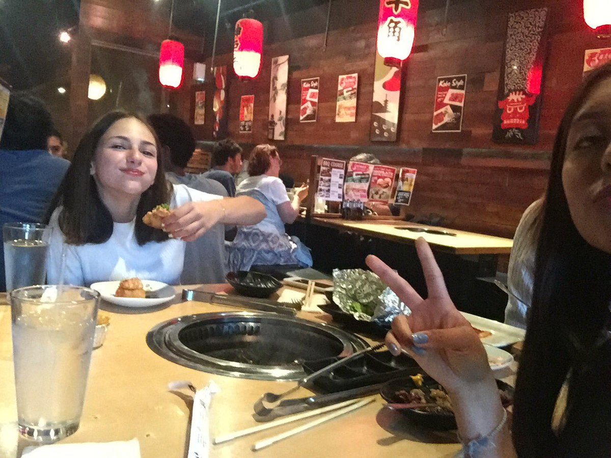 icebreakers101's tweet image. Japanese bbq💖💖💖 and Happy Birthday Cleo😻