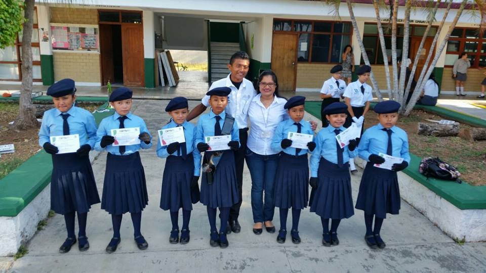 Agradecemos la presencia de la escolta de la Primaria "Andrés Quintana Roo", de la comunidad de Carlos A. Madrazo, en la ceremonia cívica.
