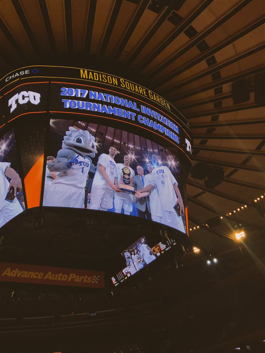foreveraugust_'s tweet photo. Great trip that ended with a great win! Congratulations, Frogs. #NITCHAMPS #FrogsAndTheCity https://t.co/ZaeuOoCZke