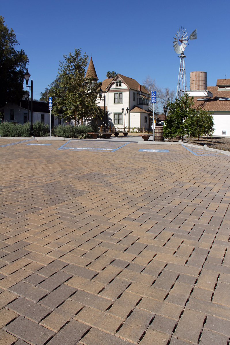 AckerStone's tweet photo. Aqua-Via Machine Lay 💧 #permeablepavers #thinkgreenbuildgreen #picpi https://t.co/dhmTSmZSSG