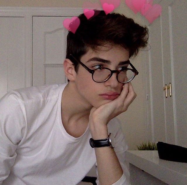egotisticpunk's tweet photo. "I dont have the energy to like you today"
✨Sarcastic Egotistical Asshole
✨23 y/o Bisexual 
✨Singer/Writer
✨Open to All #MV #OC

#RT #OpenRP https://t.co/d8XvElQmWP
