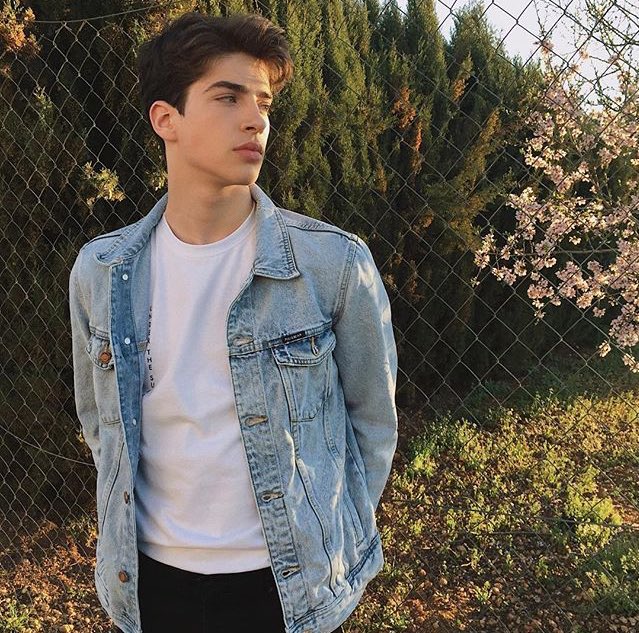 egotisticpunk's tweet photo. "I dont have the energy to like you today"
✨Sarcastic Egotistical Asshole
✨23 y/o Bisexual 
✨Singer/Writer
✨Open to All #MV #OC

#RT #OpenRP https://t.co/d8XvElQmWP