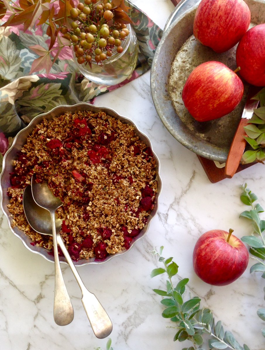 anyonecancook's tweet photo. This apple crumble with LSA  and coconut sugar was so good💕💕💕 https://t.co/OKWOtiH1CK