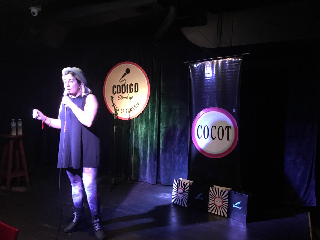 noraschiavoni's tweet photo. Ahora @MariaRudnick2 con un @CodigoStandUp lleno!!! https://t.co/g025QniyTz