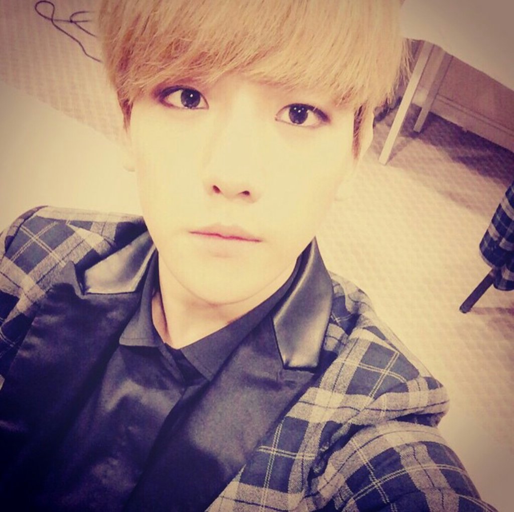 etincelant_BH's tweet photo. 150328 baekhyunee_exo 힘얻기 2곡전 !! ✊아좌 ! #Vietnam #VitaminL #CallmeVaby #VVeareone
https://t.co/cUDmPrMhDe https://t.co/a8WLPpGBWc