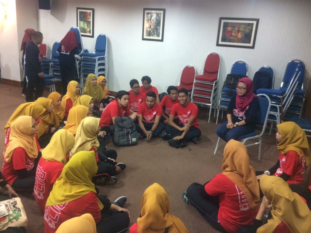 HURES_KBM's tweet photo. Live update
"Letter to me- mentor mentee"
Venue: Bilik Seminar,level 16 KBM
Date : 01 APRIL 2017 (Sabtu)
Time : 7:45-11:45am
#PDP6.0 https://t.co/u6gqFjyfiH