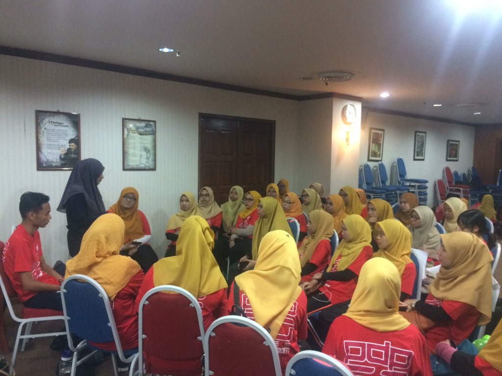 HURES_KBM's tweet photo. Live update
"Letter to me- mentor mentee"
Venue: Bilik Seminar,level 16 KBM
Date : 01 APRIL 2017 (Sabtu)
Time : 7:45-11:45am
#PDP6.0 https://t.co/VDIfnUCLZE