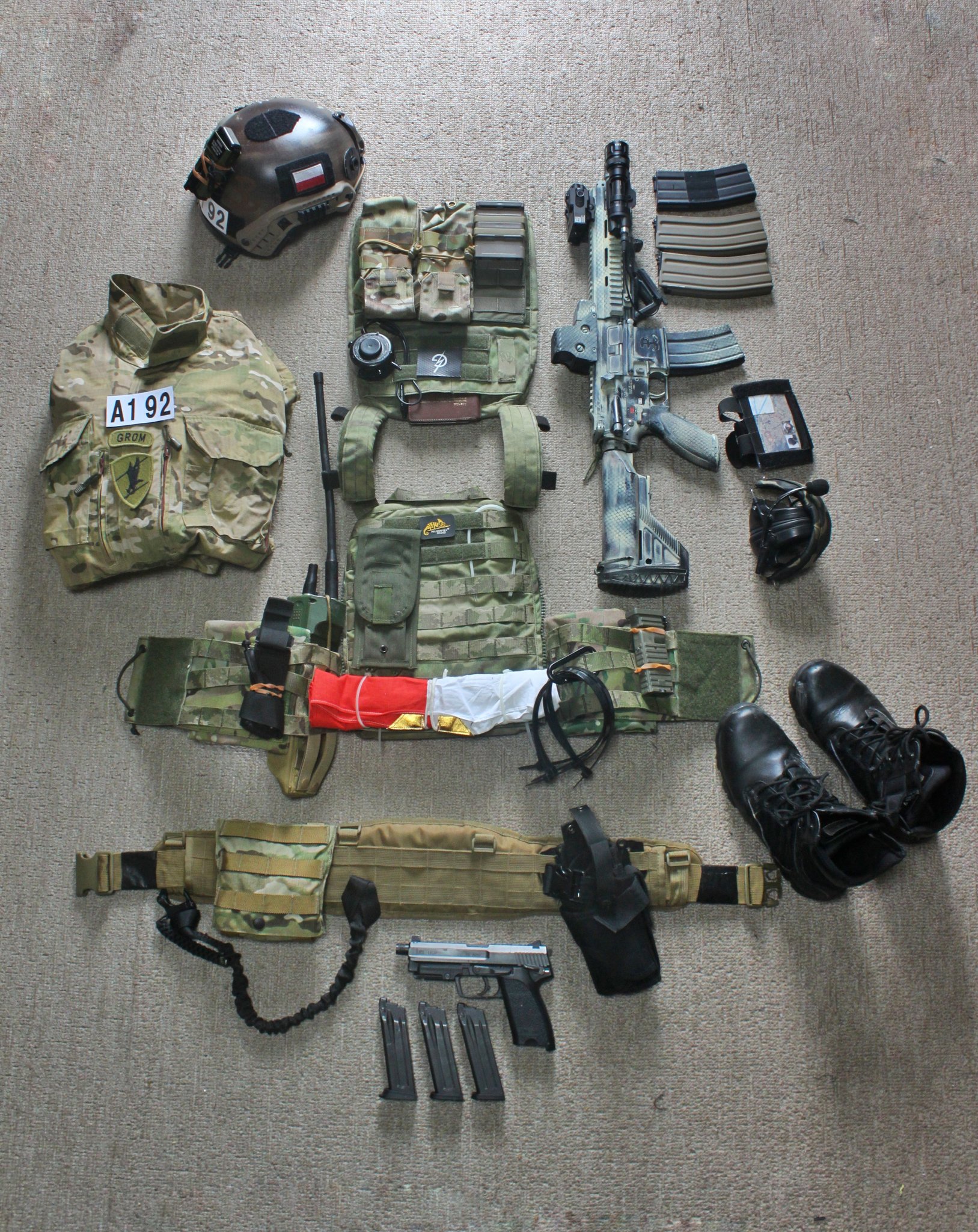 目指せjwgrom Jw Grom Gromとはポーランド語で雷鳴を意味する ポーランドの対テロ作戦に特化した特殊部隊の装備を収集中 まだまだレプリカ混じりでポー特を勉強中なのでよろしくお願いします 目指せjwgrom Jw Grom Gromとはポーランド語で雷鳴を意味する ポーランドの対テロ作戦に特化した特殊部隊の装備を収集中 まだまだレプリカ混じりでポー特を勉強中なのでよろしくお願いします