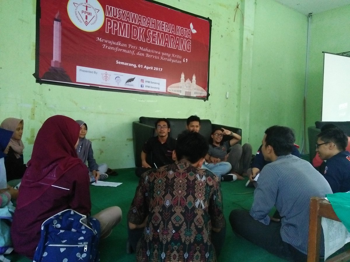 LPM_edukasi's tweet photo. Hingga pukul 14:17, Rapat sidang perdivisi pun masih terus berlangsung. @ppmiSMG @LPM_edukasi https://t.co/10yOQo4iPt