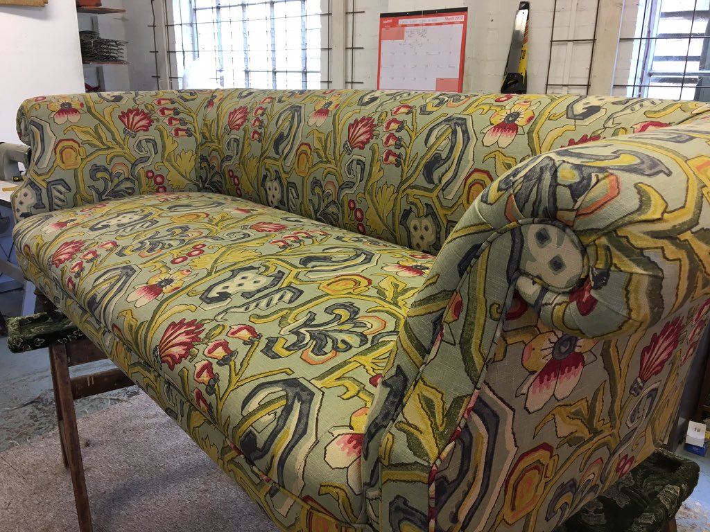 Jeromeshorter1's tweet photo. Fully restored #Victorian #settee. More pics to come https://t.co/lH901rq9WK