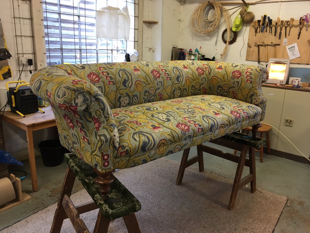 Jeromeshorter1's tweet photo. Fully restored #Victorian #settee. More pics to come https://t.co/lH901rq9WK