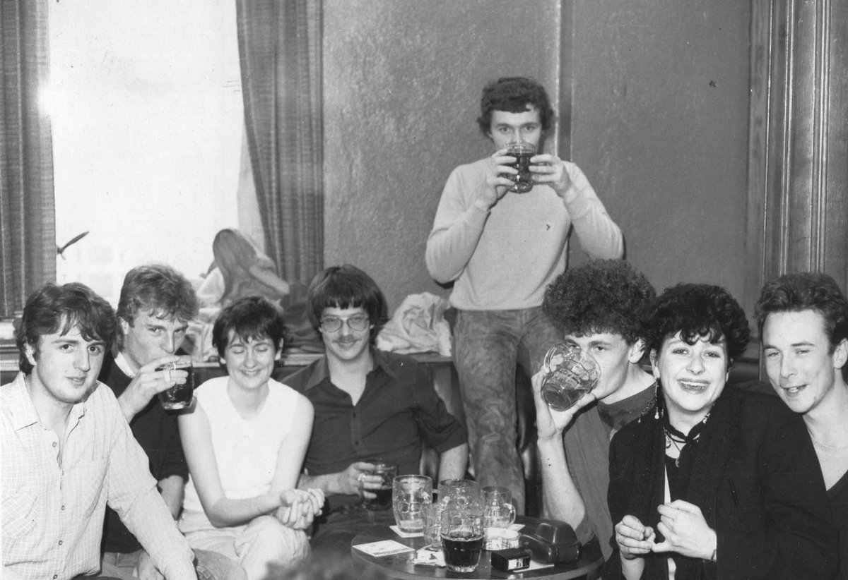 mainlymono's tweet photo. when @uniofleicester had a traditional SU bar #Redfearn #PercyGee #Engineering Students inc Mel Finnis? Phil Callan "Will" Angela Tole https://t.co/gBVcbH7N9X