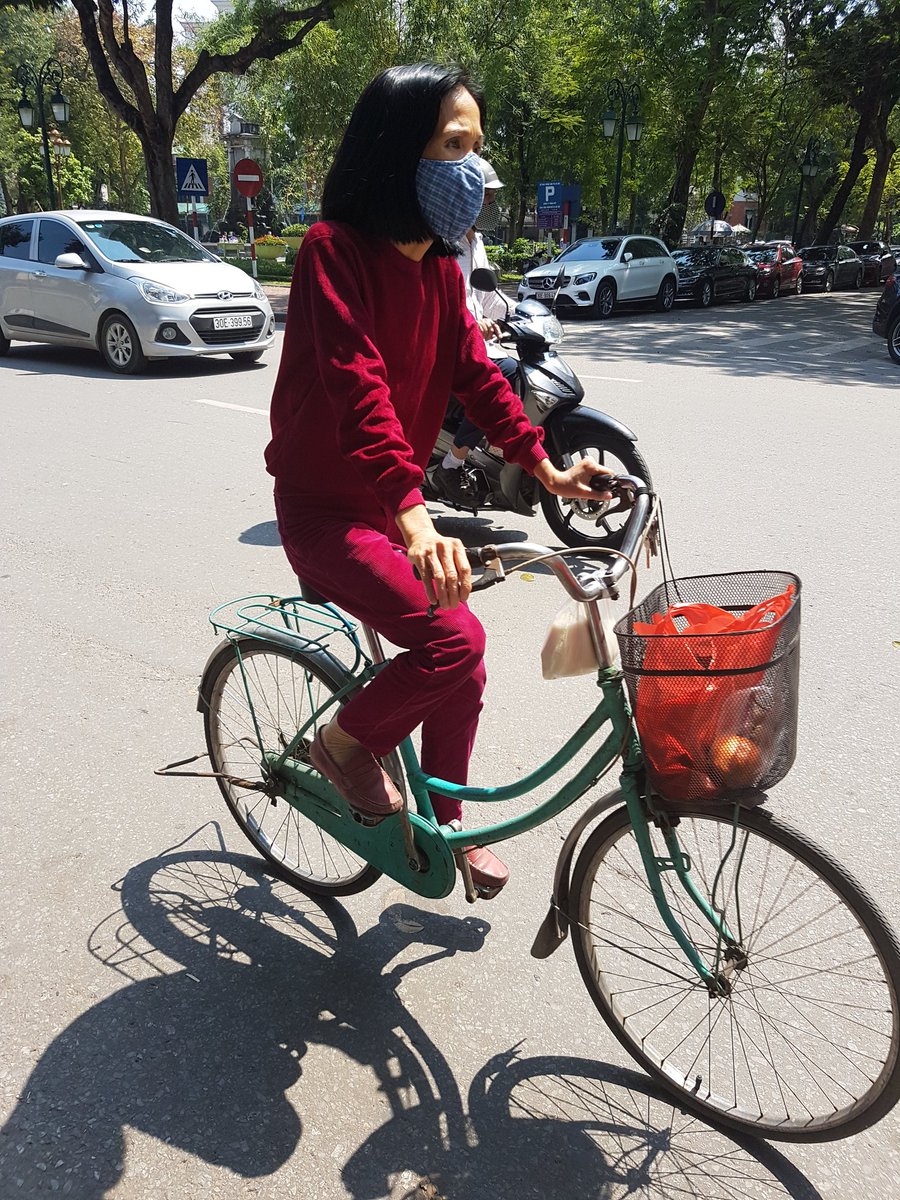 jchribuisson's tweet image. Si, si, il reste des cyclistes à Hanoï.