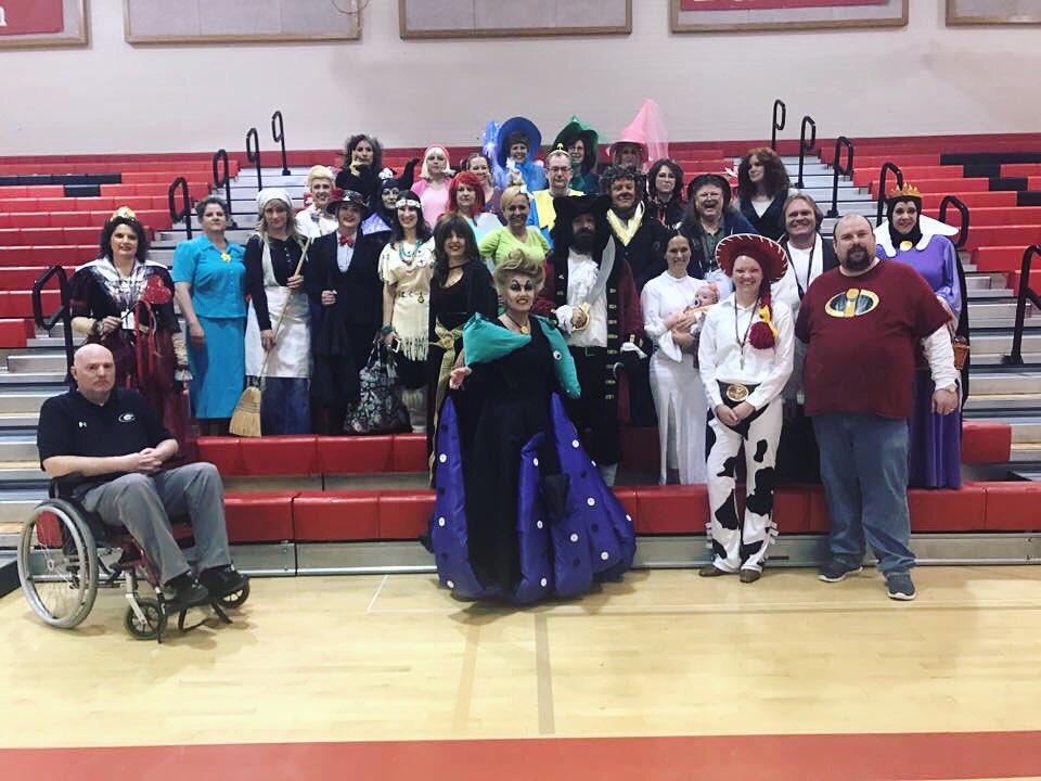 RED RIOT! tweet media