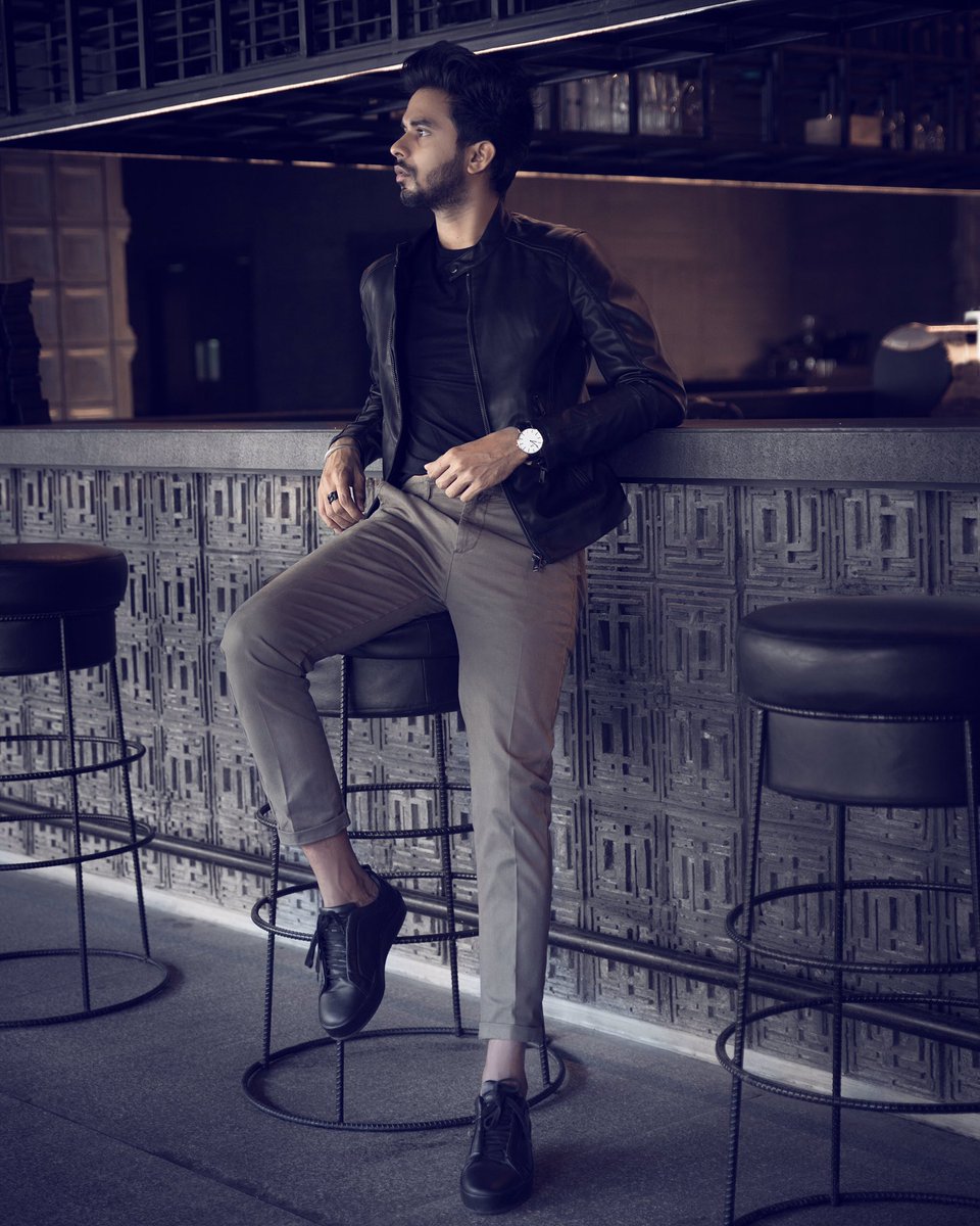 thefebruaryboy's tweet image. All-neutral-everything 🙌🏻✔😎
.
.
.
#aheadtotoelook #keepitsimple #smartstyling #keypieces #leatherbikerjacket