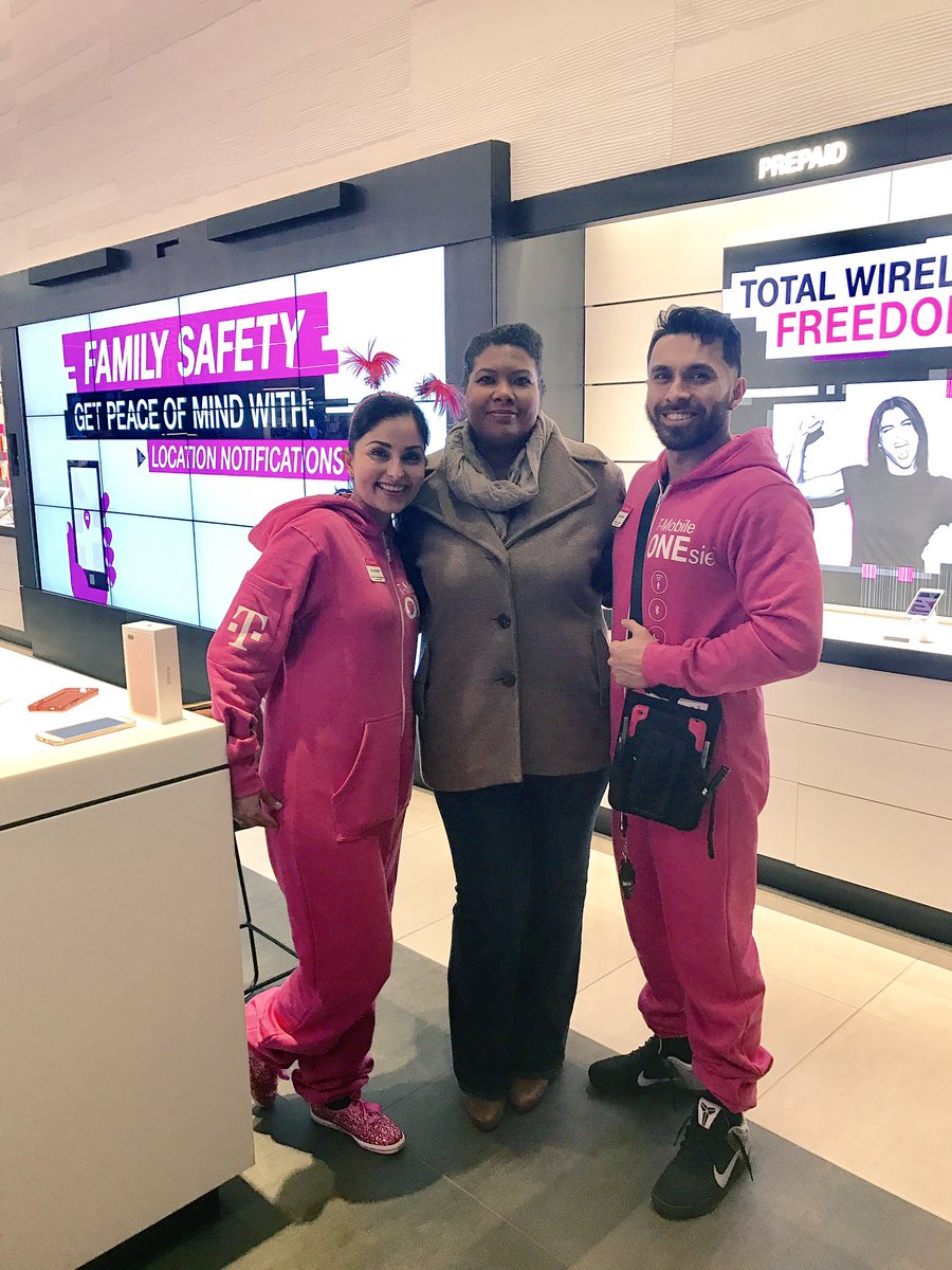 j_guiliano's tweet photo. Jalana was loving our #TMobileONEsie @JohnLegere She wanted me to tell you great job on this high tech wearable! #GeniusVisionary 🙌🏼🙌🏼🙌🏼 https://t.co/3EUMJjRV0N
