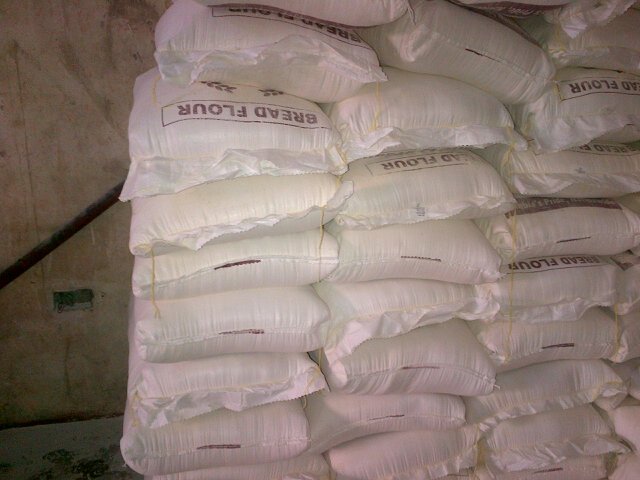 StevieCollier's tweet photo. Stealing 93 bags of flour @ NMC not good at all by the driver from Malawi https://t.co/iuflD3KEP0