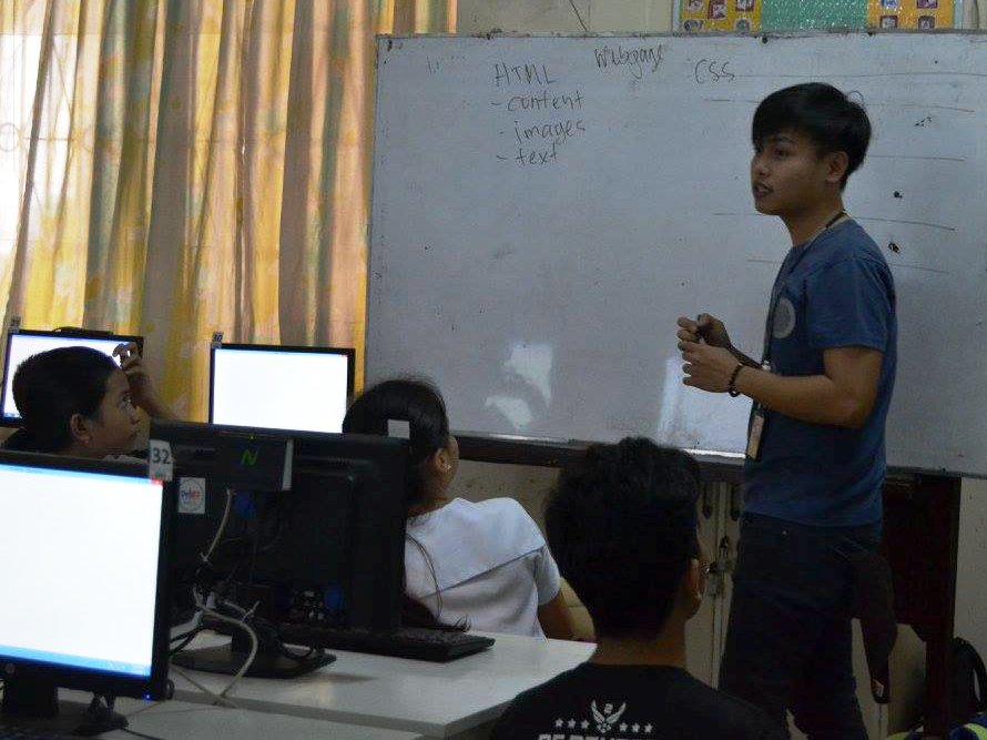 topherenz's tweet image. Teacher for a day. Kala mo naman talaga hahaha. #ExtensionService
