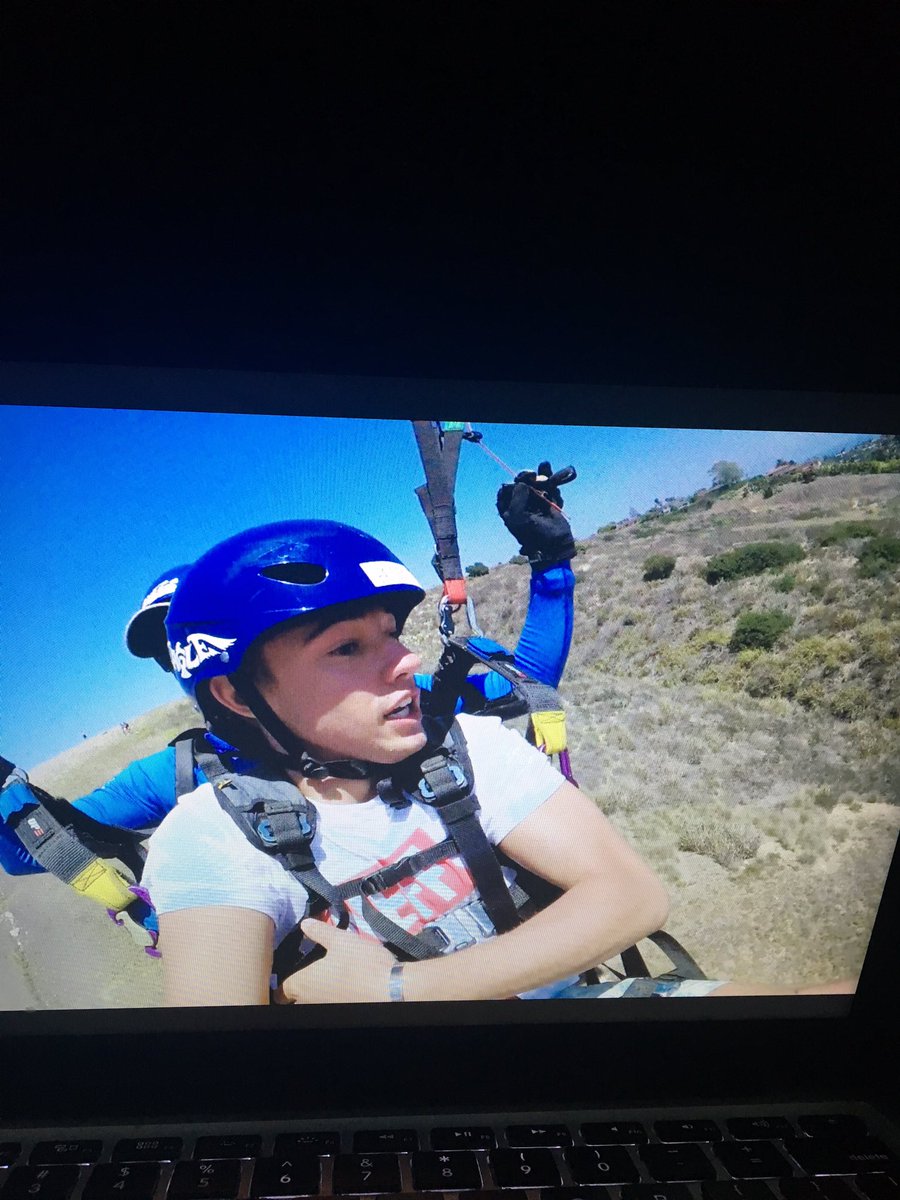 suttonsseve's tweet photo. when you rewatch chasing cameron just to see the dallas fams face😚😚💓 @TheGinaBina77 @camerondallas @SierraDallas #camerondallas https://t.co/BRc7kqt84M
