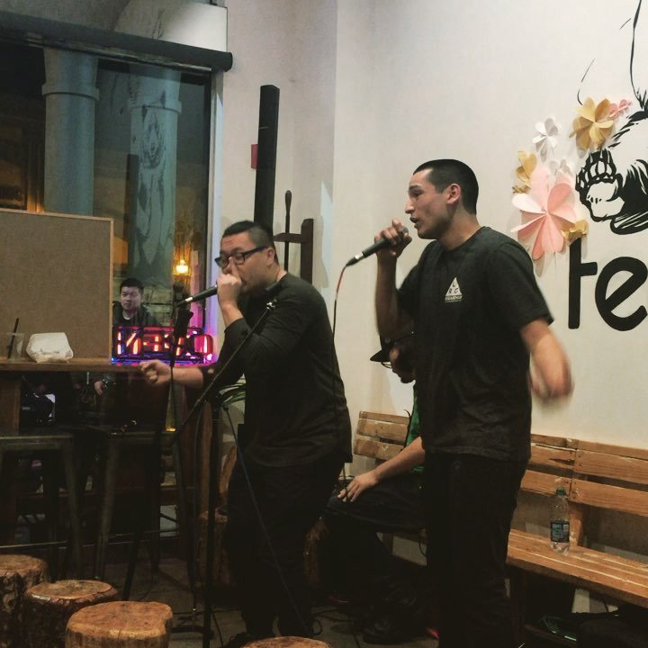 CafeLift's tweet photo. FREESTYLIN' with Old Sol & Jason! In the Tealyfe House! Fire tonight! π₯ #freestyle #beatboxing #rap #hiphop #beats #tealyfe #tealyfedrinks β¦ https://t.co/dlNA5c3UXa
