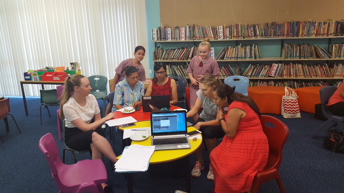melbryceland's tweet photo. Last #tekkiebrekkie for the term #GoogleClassroom Ss as the experts teaching Ts.#gpsictlearning #gps2017 @GuildfordPublic https://t.co/eBQ8VILA42
