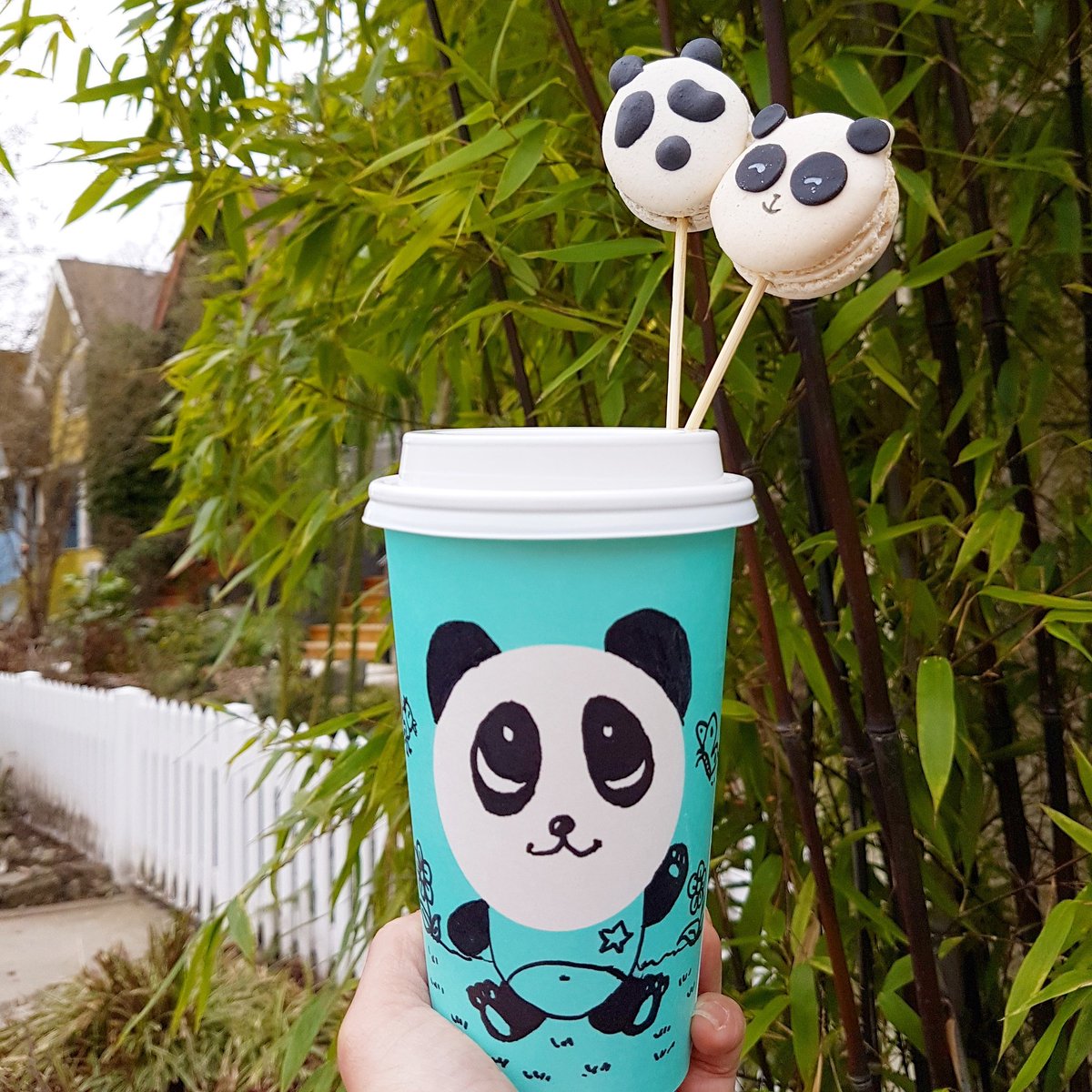 vanfoodventure's tweet photo. 💕 @StarbucksCanada #SpringCups! 📷: Starbucks London Fog Tea Latte; cute panda macarons @FrMadeBaking @banhmitresbon1
https://t.co/DARpKV1aCr https://t.co/L2pOKJEBqz